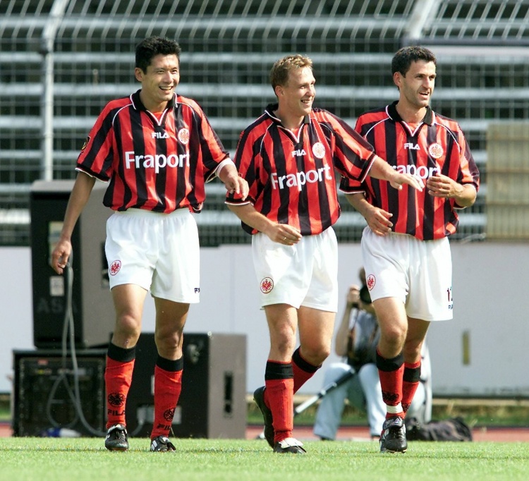 yl23455永利最新网址-德甲官博祝福杨晨52岁生日：中国德甲第一人，德甲16球10助